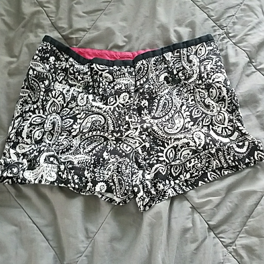 Maurices black & white paisley dress shorts